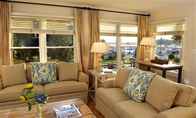 View Photo #17 - lounge area